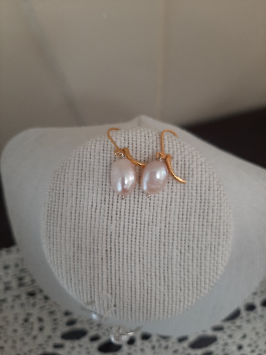 Freshwater pearl earpieces (baroque-shaped)
