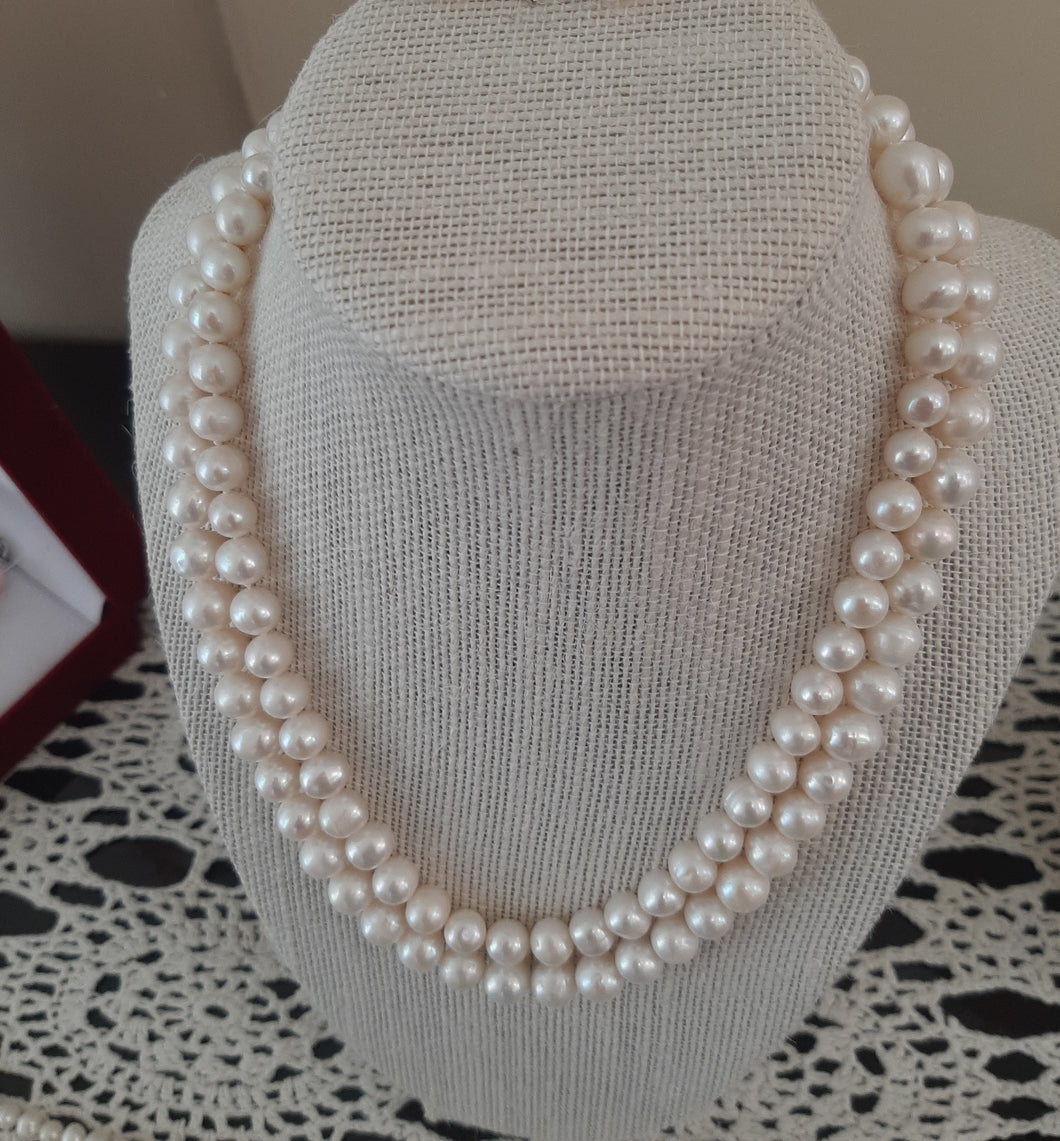 Freshwater Pearl Necklace (2 loops, 17 in. length when stretched)