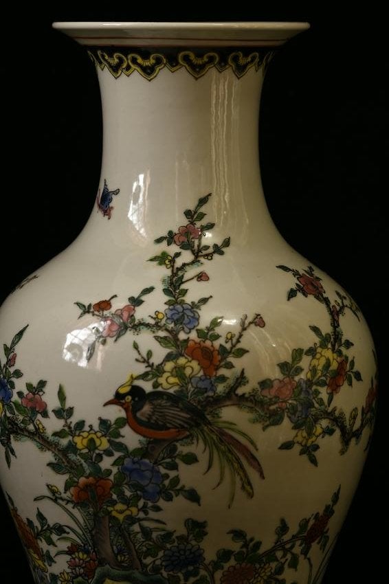 Chinese Porcelain Vase, Yongzheng 雍正-era  (1722–1735) (Qing Dynasty)